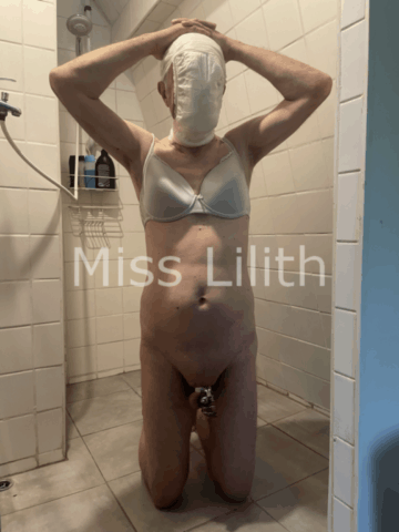 humiliation couche sur visage a genou